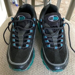 Air max 97 size 7 big kids, which = size 8 women. Perfect for Jaguar Fans